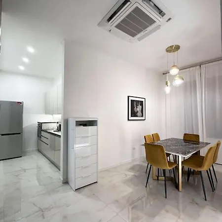 Central Apartment *