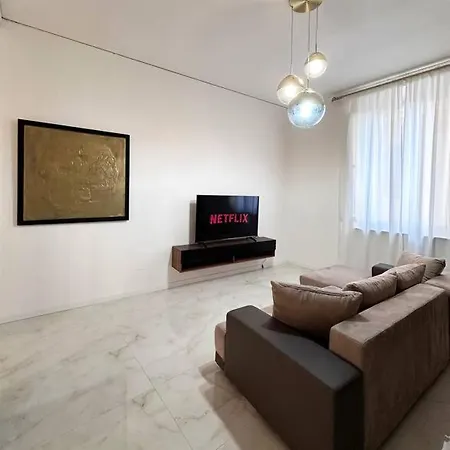 Central Apartment * 蒙特卡蒂尼泰尔梅