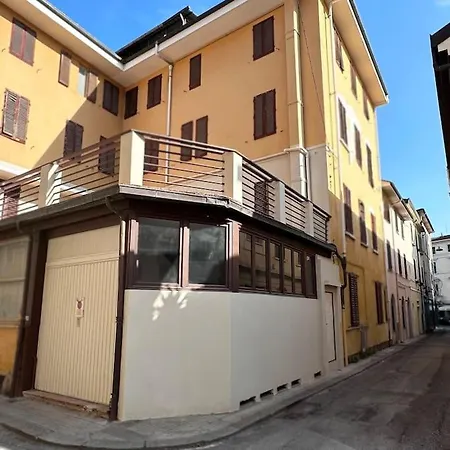 Central Apartment 蒙特卡蒂尼泰尔梅